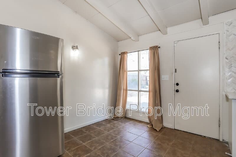 Sacramento House: 5936 41st Street