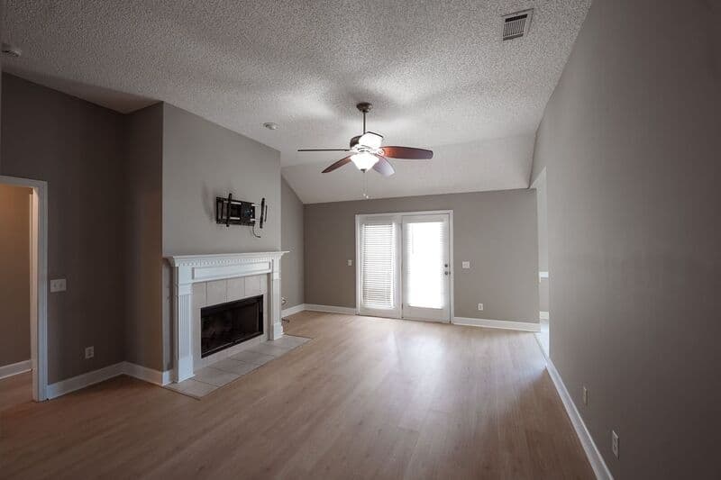 Richmond Hill House: 909 Young Way
