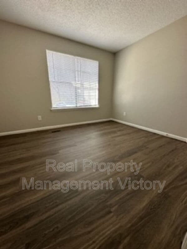 Birmingham House: 8221 Vassar Ave