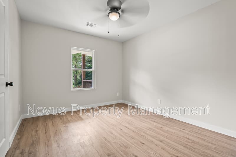 Carrollton House: 320 Adamson Avenue