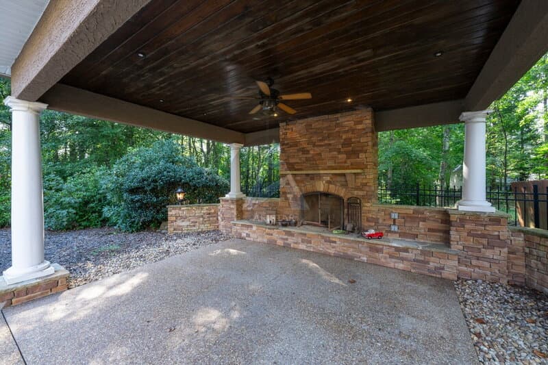 Kennesaw House: 5211 Hadaway Rd NW