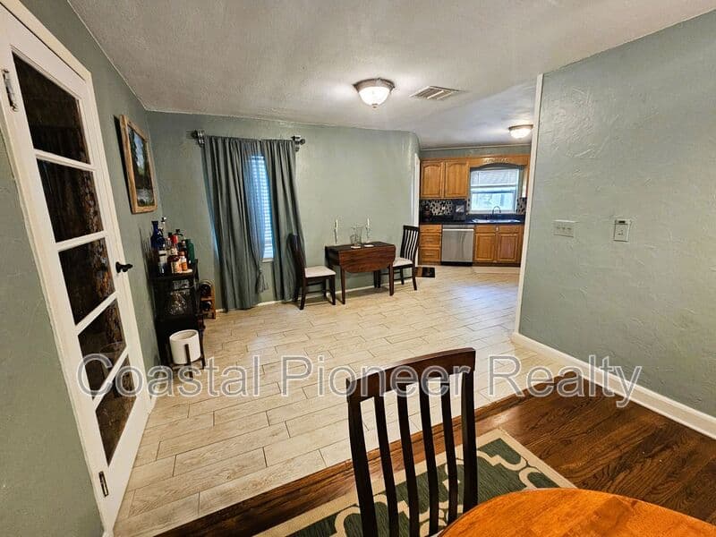 Tampa House: 7301 N 13th St
