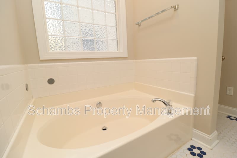 Apex House: 1003 Scotts Ridge Trl