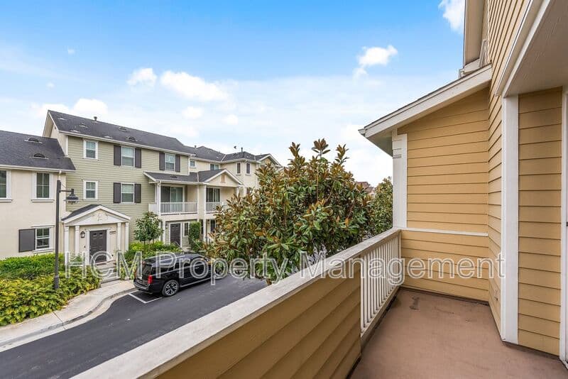 Irvine House: 315 Silk Tree Street
