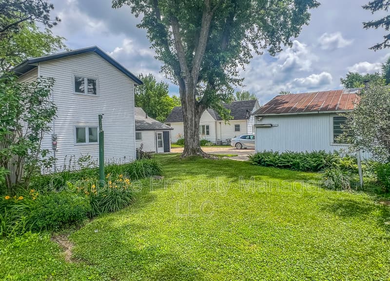 Owatonna House: 118 Franklin Avenue