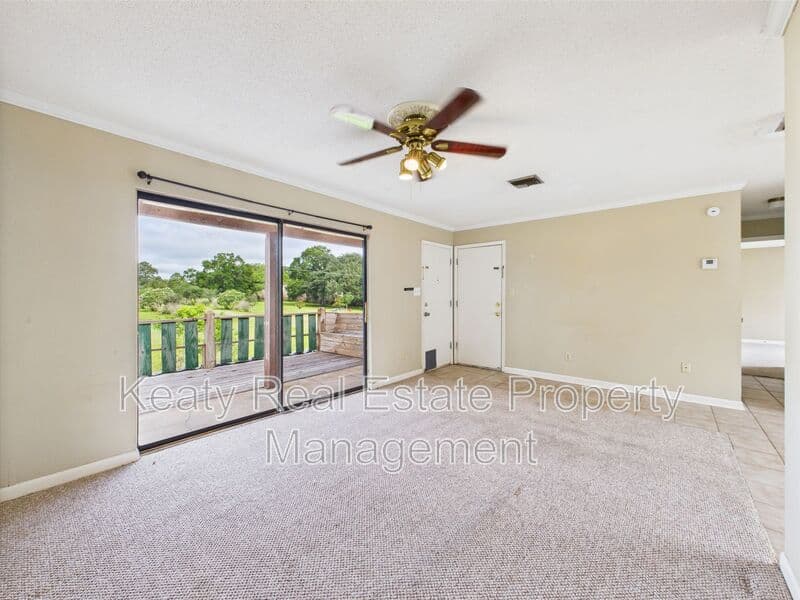 Lafayette House: 307 Cougar Ridge
