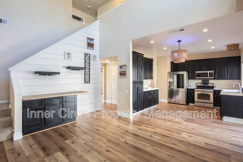 Brentwood House: 342 Chaucer Drive