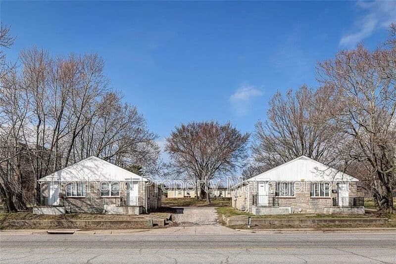 Independence House: 724 N Noland Rd