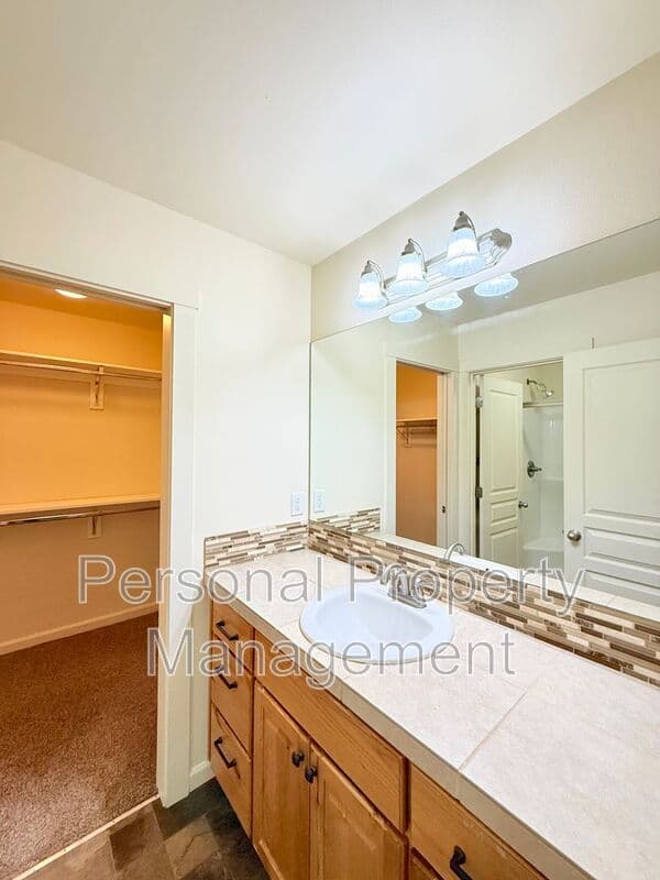 Vancouver House: 137 NW 76th St