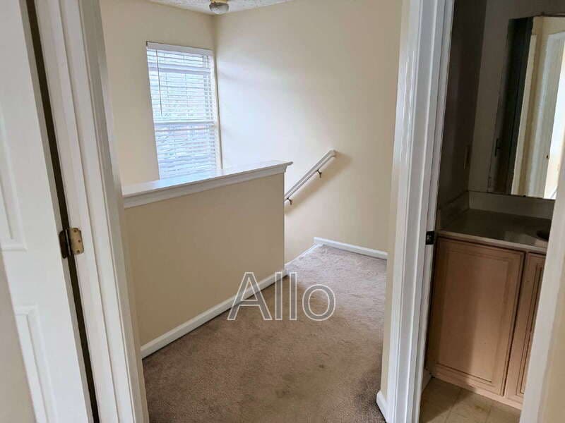 Wilmington Townhome: 469 Woodstock Ln