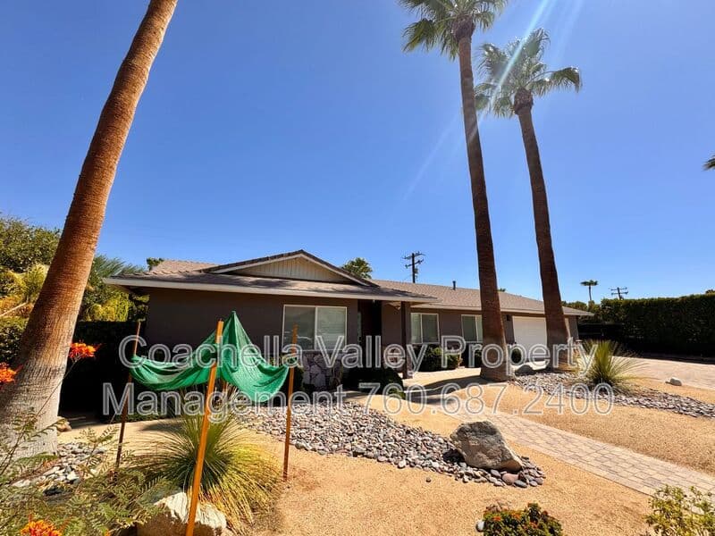 Palm Springs House: 2004 N San Antonio Rd