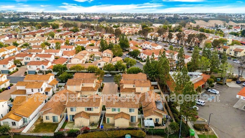 San Diego House: 8265 Gold Coast