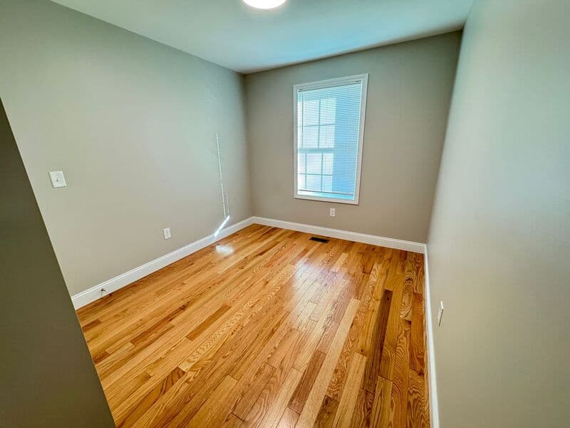 Holyoke Condo: 2 1/2 Vernon St