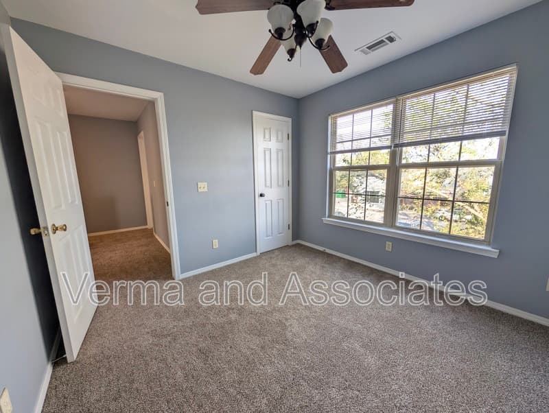 Centerton Townhome: 192 Fair St