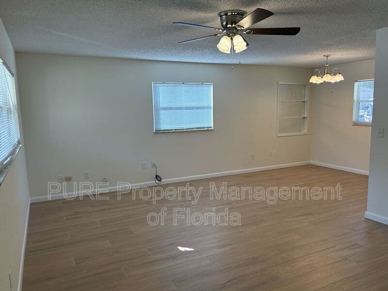 Ocala House: 6807 NW 62nd Place