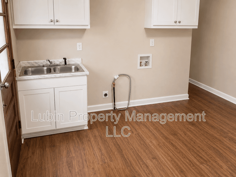Memphis Condo: 2468 Yale Ave