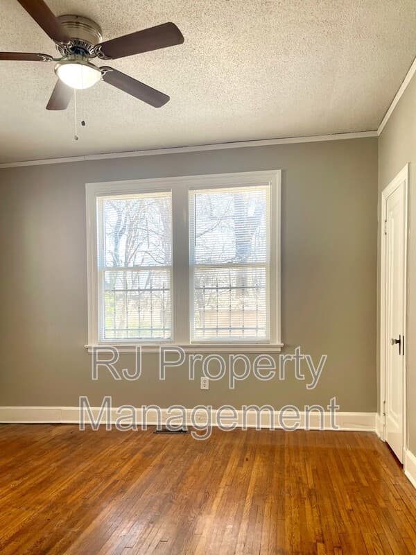 Memphis House: 72 N Belvedere Blvd