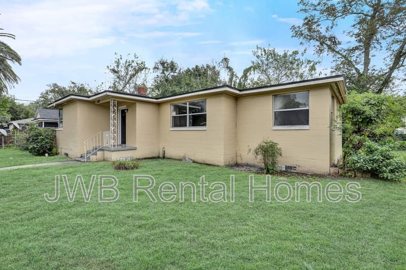 Jacksonville House: 1288 28th St W