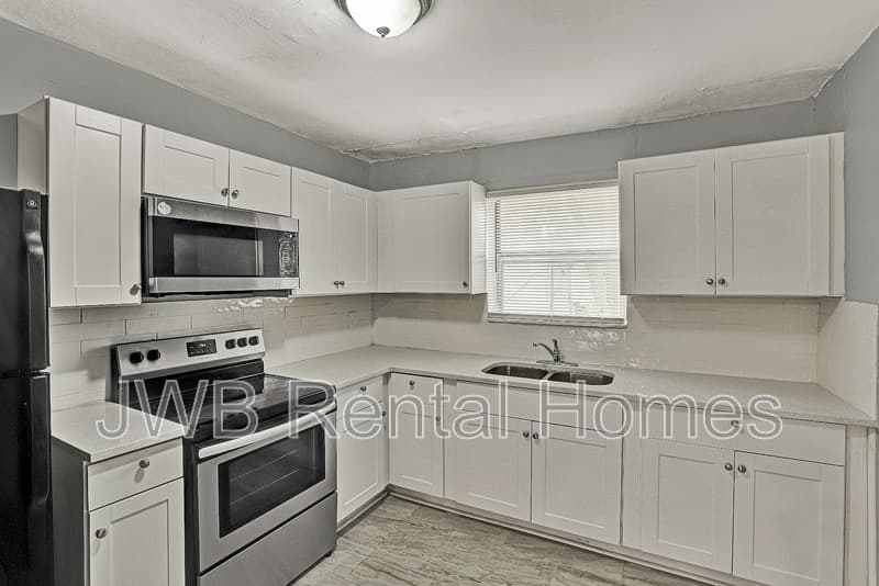 Jacksonville House: 3810 Brick Rd