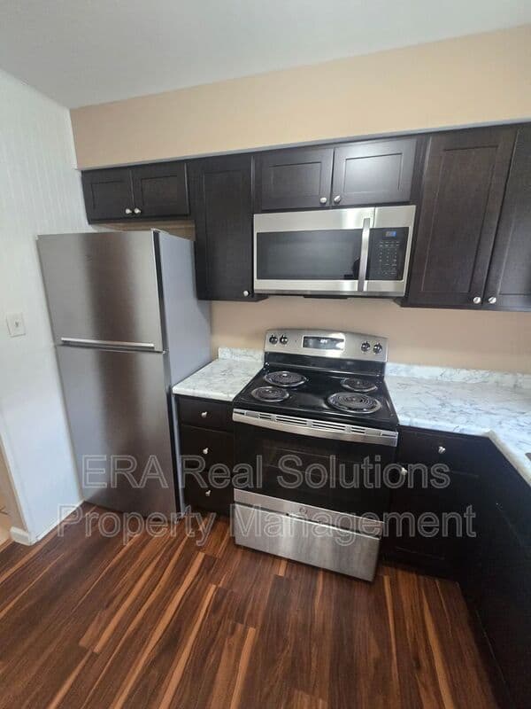 Columbus House: 2324 N WOODBROOK E CR