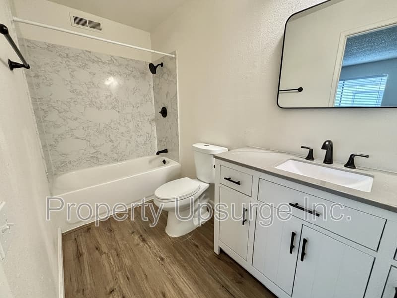 Red Bluff Apartment: 855-915 Lakeside Dr