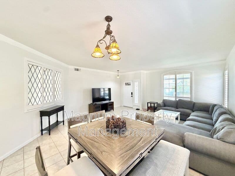 Murrieta House: 37168 Santa Rosa Glen Dr