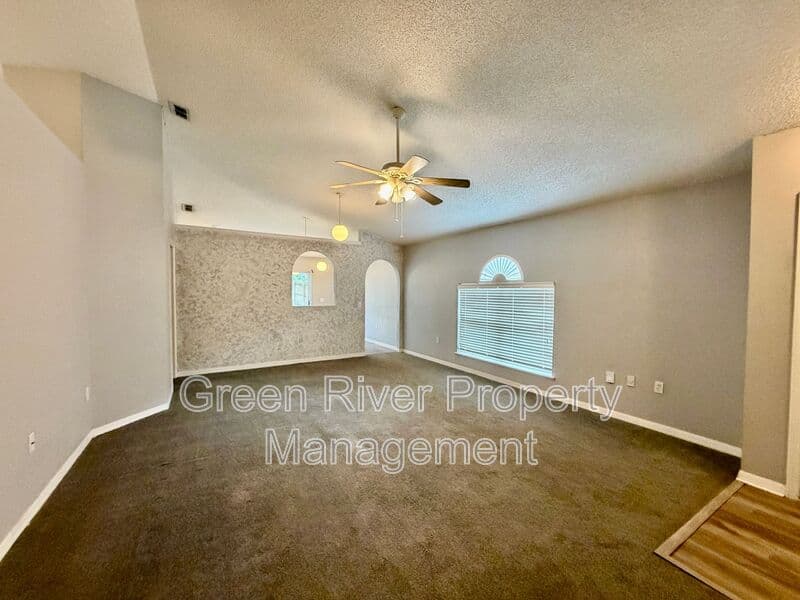 Jacksonville House: 8311 Oak Crossing Drive West