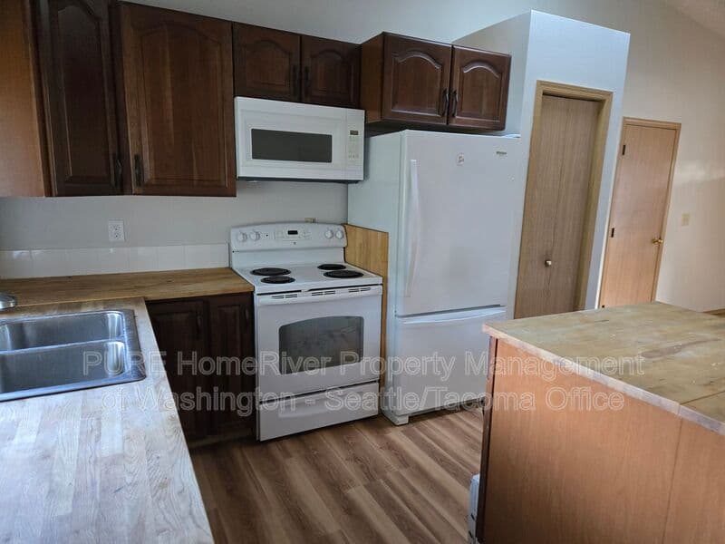 Buckley House: 11004 222nd Avenue Ct E