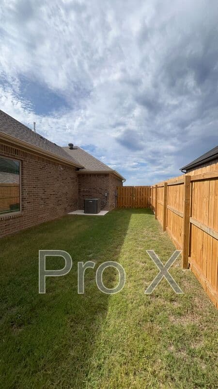 Pea Ridge House: 2408 Charles St