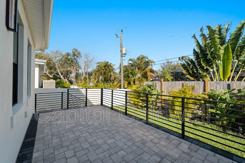 Sarasota House: 2345 Bahia Vista St