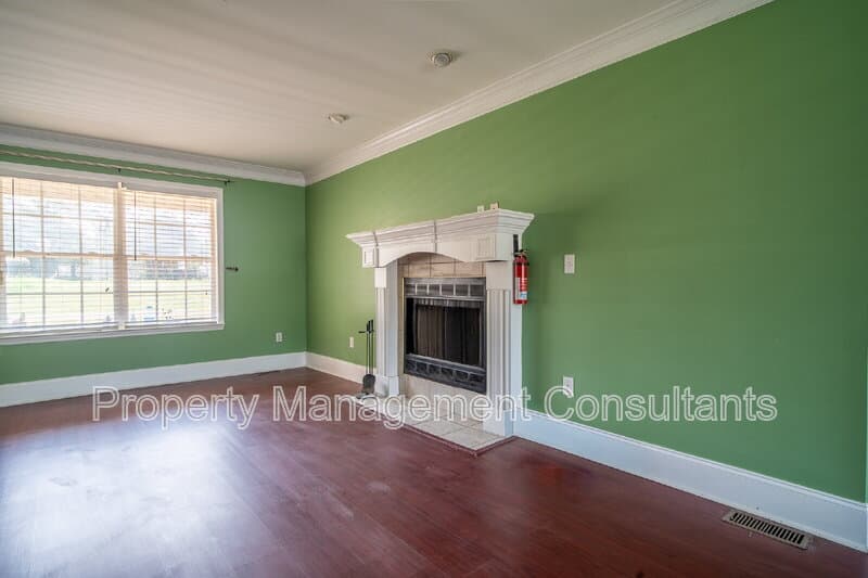 Huntsville House: 1060 Old Monrovia Road Northwest