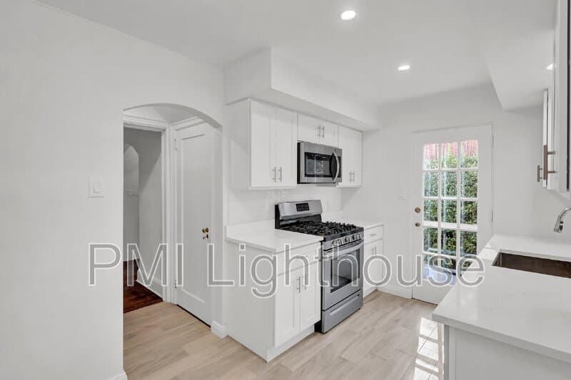 Manhasset House: 109 Chase Road