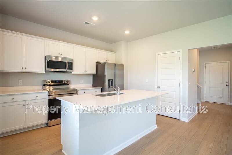 Athens House: 22857 Dashwood Ln