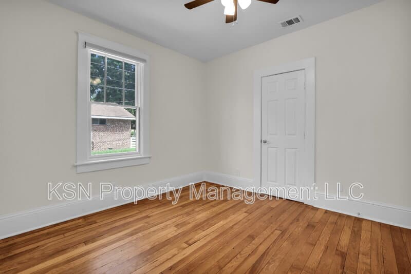 Savannah House: 669 East 32nd Street