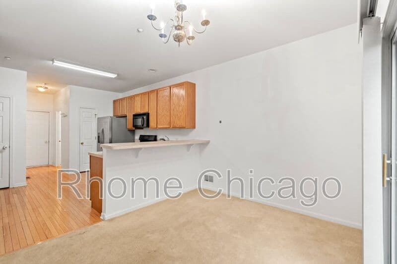 Hoffman Estates House: 6087 Halloran