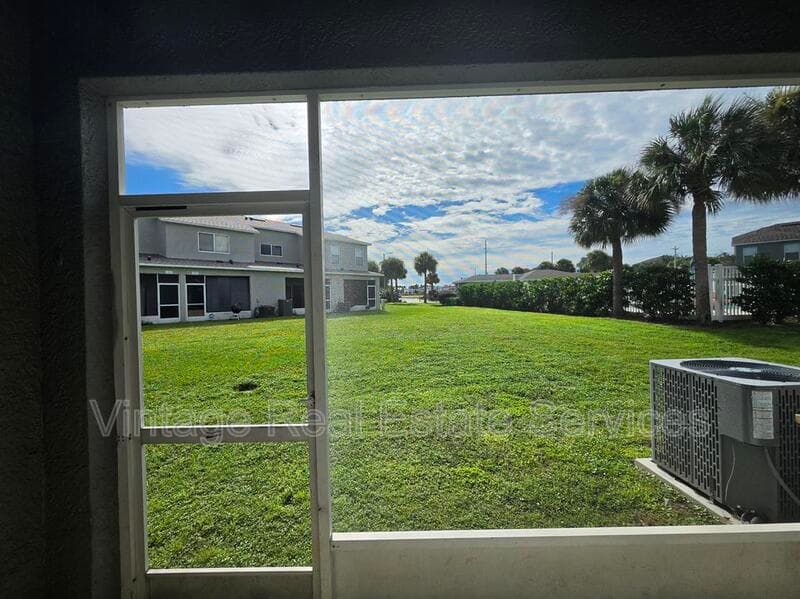 Gibsonton House: 6731 Lake Rochester Ln