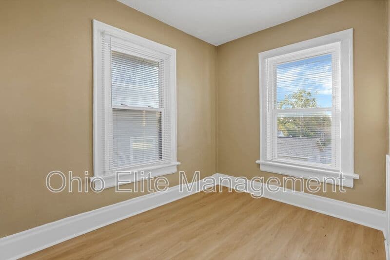 Columbus House: 2545 Sullivant Ave