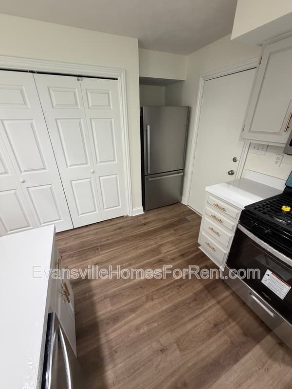 Evansville House: 9501 Darmstadt Road