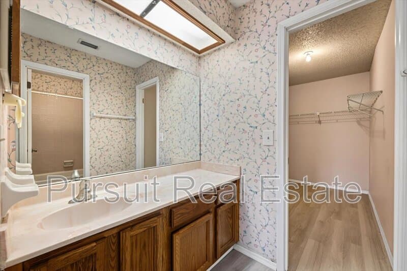 Jacksonville House: 3811 Millpoint Drive