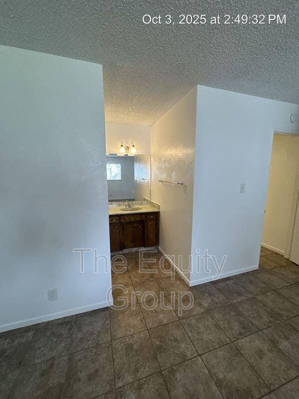 Visalia House: 2724 South Sallee Ct