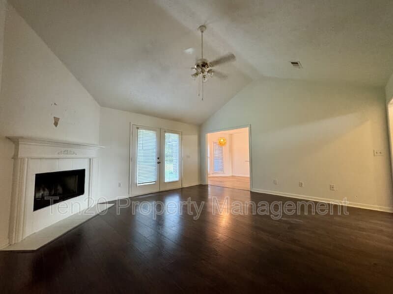 Columbus House: 6009 Creek Stone Court