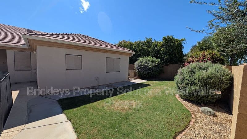 Goodyear House: 13354 W Palm Ln