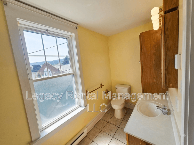Plymouth Condo: 281 East Main Street - APT 5