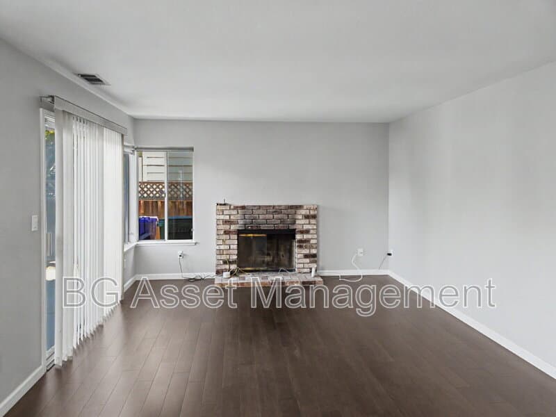 Richmond House: 3351 Parkgate Court