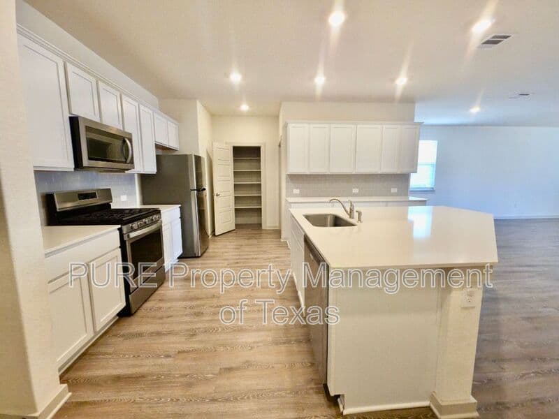 Manor House: 14301 McArthur Dr