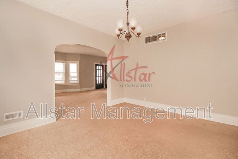 East Cleveland Condo: 1550 Glenmont Rd