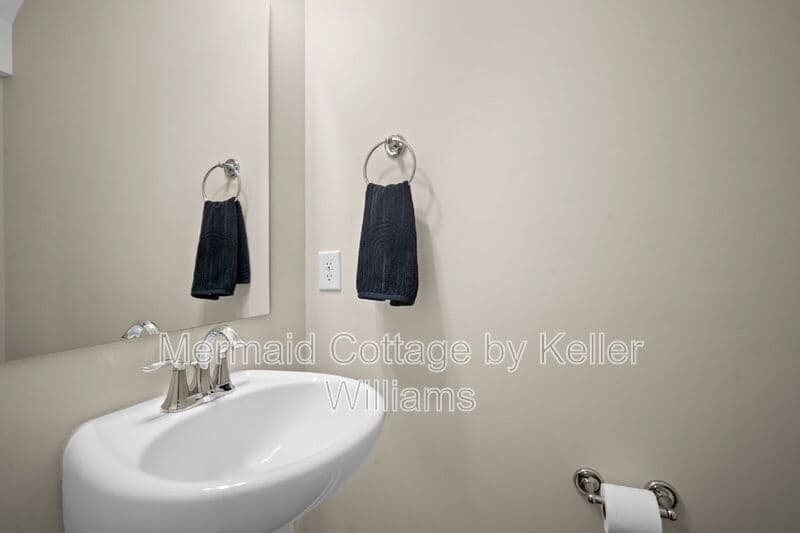 Beaufort Townhome: 222 Admiration Avenue