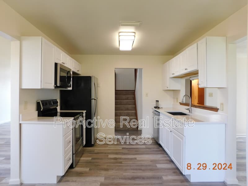 Virginia Beach House: 1461 Thamesford Dr.