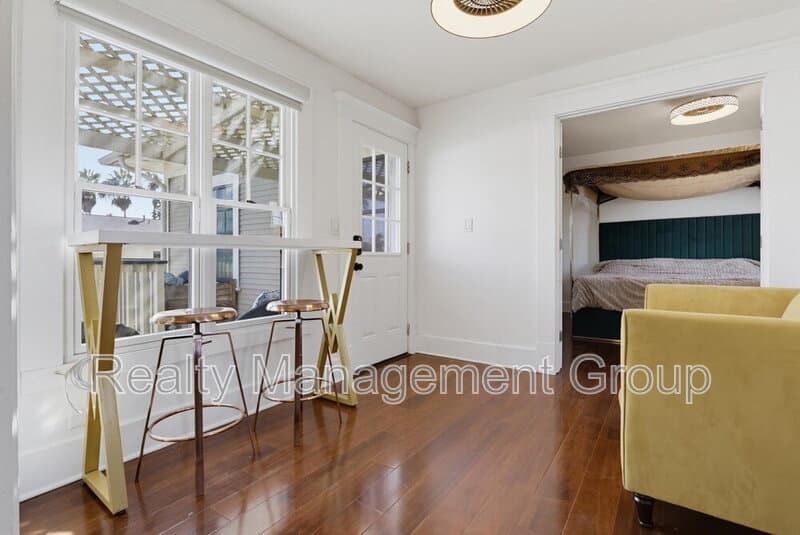 San Diego Condo: 4469 Cleveland Avenue
