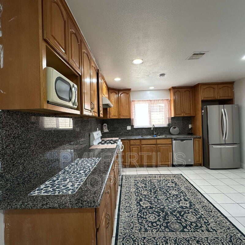 Garden Grove House: 13341 Benton St